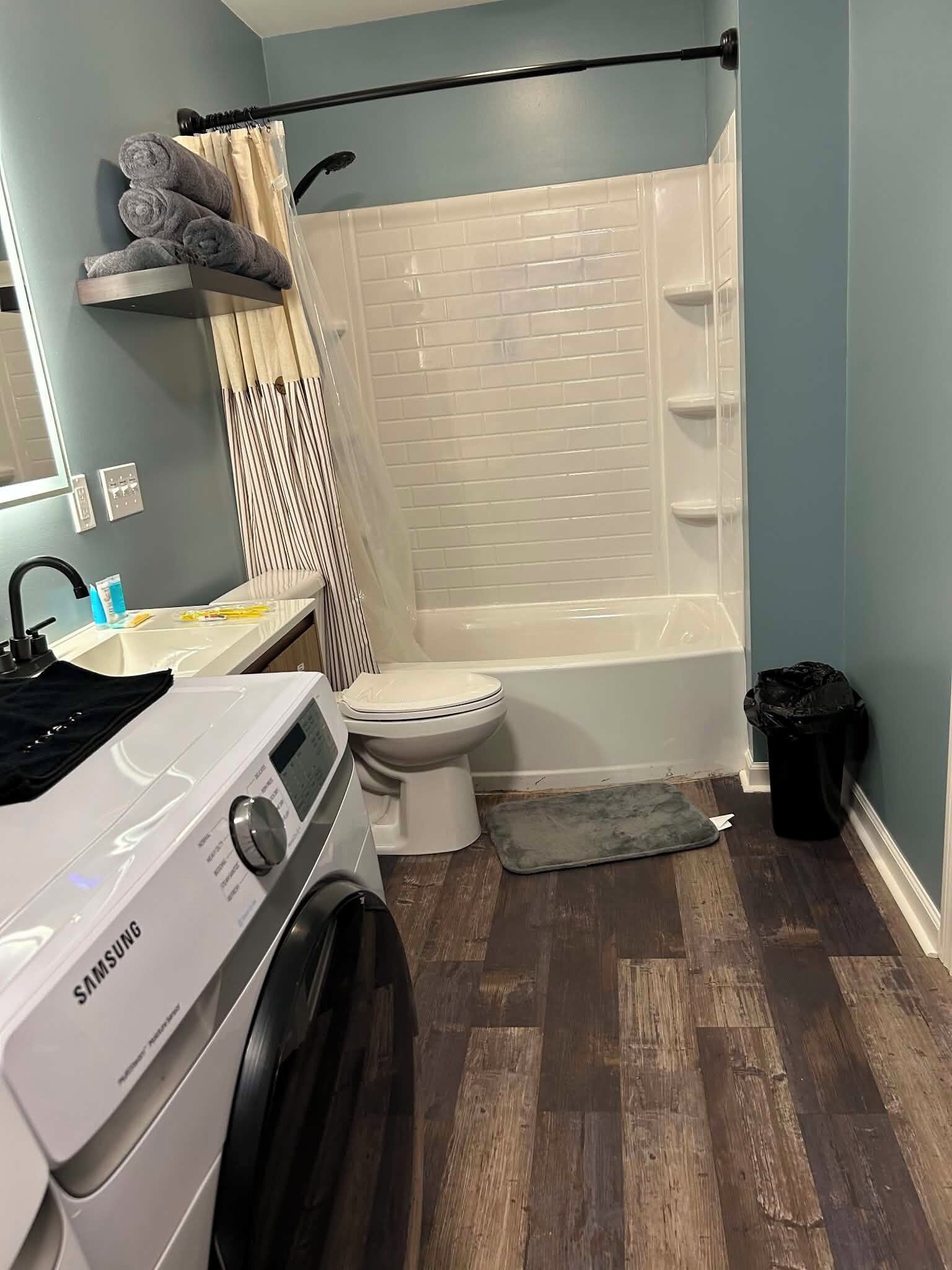 Towels, soap, shampoo, toilet paper