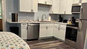 Coffee/tea maker, fridge, microwave, oven - The Rustic Railroad Studio     5 Min to HWY 63            Kitchen + Washer/Dryer (Renick)