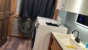 Handtücher, Seife, Shampoo, Toilettenpapier