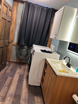Handtücher, Seife, Shampoo, Toilettenpapier