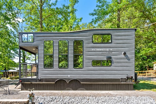 “Special Place Short Term Rentals Tiny House”Springville Tennessee 150
