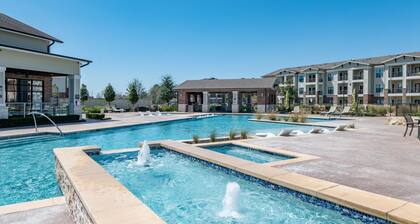 Landing Apartments - Grand Harbor