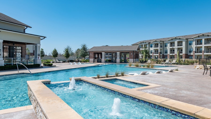 Landing Apartments - Grand Harbor