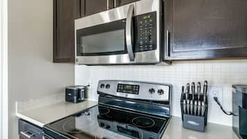Apartment, 2 Bedrooms, 2 Bathrooms | Private kitchen | Full-sized fridge, microwave, oven, stovetop