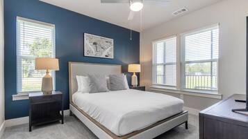 Leilighet, 2 soverom (QueenBed) | Individuelt dekorert, individuelt innredet og strykejern/-brett