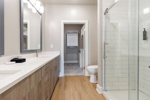 Apartment, 2 Bedrooms (QueenBed) | Bathroom | Combined shower/tub, free toiletries, hair dryer, towels - Landing Santa Rosa Beach (Santa Rosa Beach)