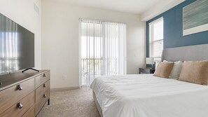 Departamento, 1 habitación | Decoración personalizada, muebles diferentes y escritorio 