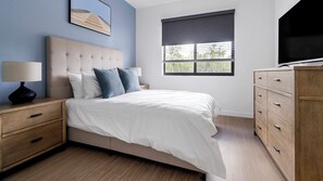 Individually decorated, individually furnished, iron/ironing board - Landing Fort Myers Near Highland Pines (Fort Myers)