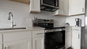 Apartment, 1 Bedroom | Private kitchen | Full-sized fridge, microwave, oven, stovetop