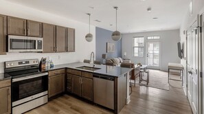 Apartment, 1 Bedroom | Private kitchen | Full-sized fridge, microwave, oven, stovetop - Landing Apartments At Town Madison (Madison)