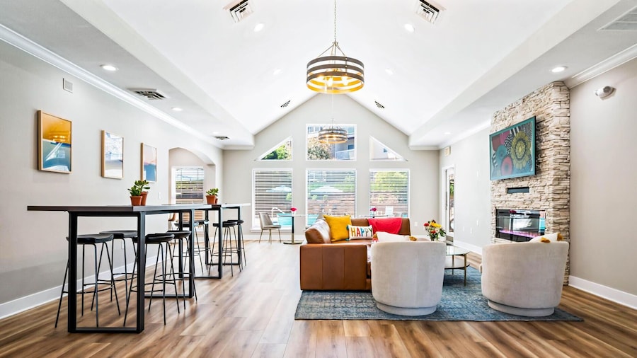 Landing Apartments - Eureka