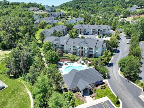 Landing Apartments - Eureka