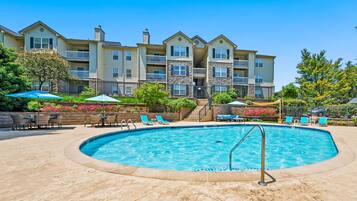 Seasonal outdoor pool, sun loungers
