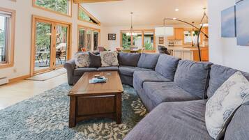 Smart-tv, eldstad, tv-spel och dvd-spelare