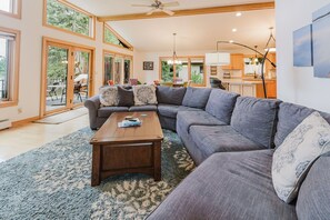 Smart TV, chimenea, videojuegos y reproductor de DVD