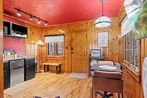 Cabin, Mountain View | Private kitchen