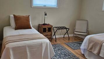 2 slaapkamers, een strijkplank/strijkijzer, gratis wifi, beddengoed