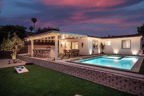 Outdoor pool, a heated pool - The Citrus Oasis (San Diego)