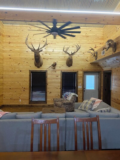 Superb cabin with AC, Wi-Fi. 4 bedrooms available, 26 minutes to Oxford square