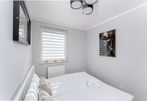 Iron/ironing board, WiFi, bed sheets