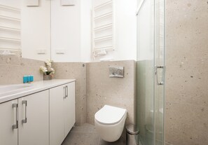 Dusche, Haartrockner, Handtücher