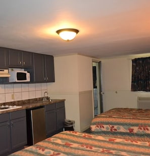 Basic Room, 2 Double Beds, Non Smoking, Kitchen