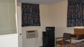 スタンダード ルーム クイーンベッド 1 台 禁煙 | デスク、ノートパソコン用作業スペース、WiFi (無料)