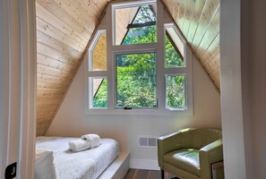 3 室のベッドルーム、アイロン / アイロン台、WiFi (無料)、ベッドシーツ