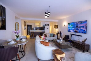 TV, fireplace