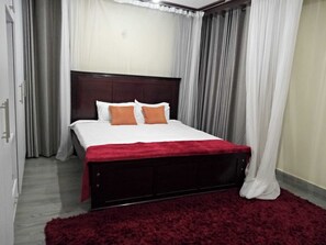 Family Villa, Garden View | Free WiFi, bed sheets