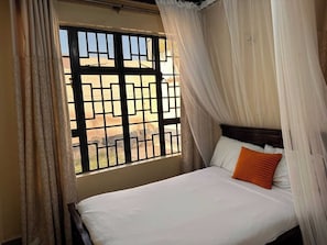 Family Villa, Garden View | Free WiFi, bed sheets
