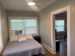 1 habitación, tabla de planchar con plancha, wifi y ropa de cama