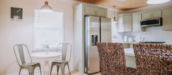 2BR/1BA in Golf Cart District near Beaches and Downtown! The Beachcomber B