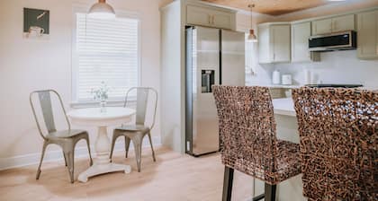 2BR/1BA in Golf Cart District near Beaches and Downtown! The Beachcomber B