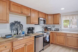 Geladeira, cooktop, lava-louças, torradeira