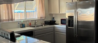 Little Palace in Turlock. 3 bdrm, 2 bath. Steps from Stanislaus Univ. & Hospital