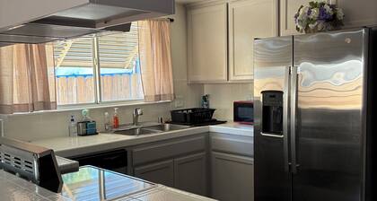 Little Palace in Turlock. 3 bdrm, 2 bath. Steps from Stanislaus Univ. & Hospital