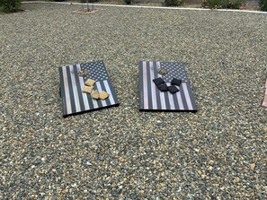 Two picnic tables with American flag designs on a pebbled surface. - Little Palace in Turlock. 3 bdrm, 2 bath. Steps from Stanislaus Univ. & Hospital (Turlock)
