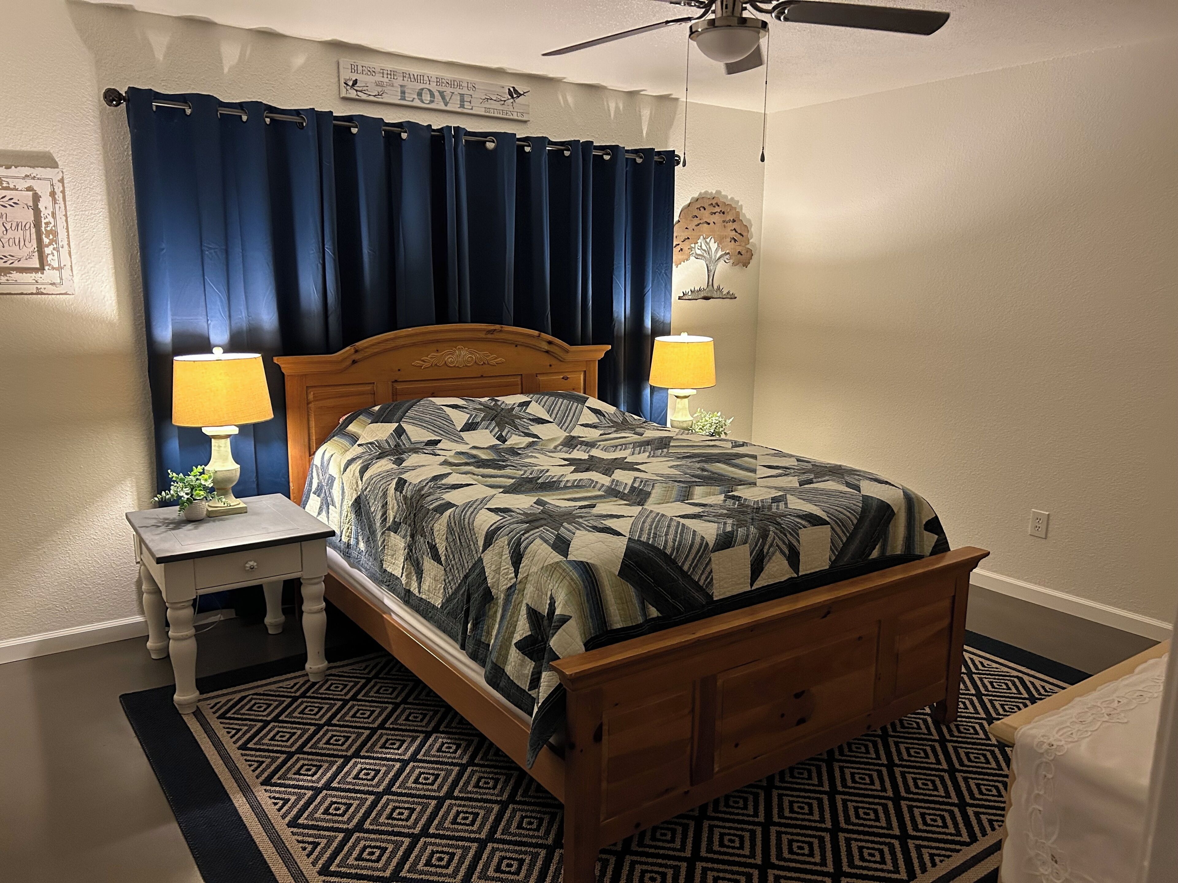 3 habitaciones, escritorio, tabla de planchar con plancha y wifi gratis 