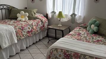 3 bedrooms, desk, iron/ironing board, free WiFi