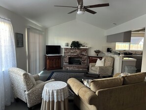Smart TV, fireplace