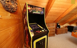 Games room - A Walk in the Clouds Amazing Views/Pool Table/Hot Tub (Sevierville)