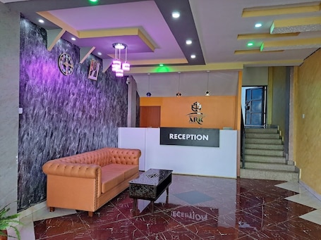 Rezeption. Eastern Ark Hotel