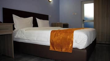Chambre Double Exécutive, vue piscine | Wi-Fi gratuit, draps fournis