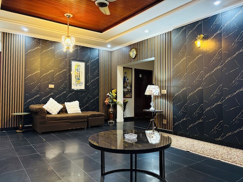 “Spacious King Rooms  Prime DHA Location  Perfect for Business & Family Stays