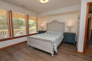4 bedrooms, Internet, bed sheets - Barefoot Manor - 4 BR home w/Private Pool, just a short distance from the beach (Southern Shores)
