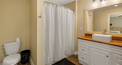 Convenience in Central Pensacola, Pet Friendly!