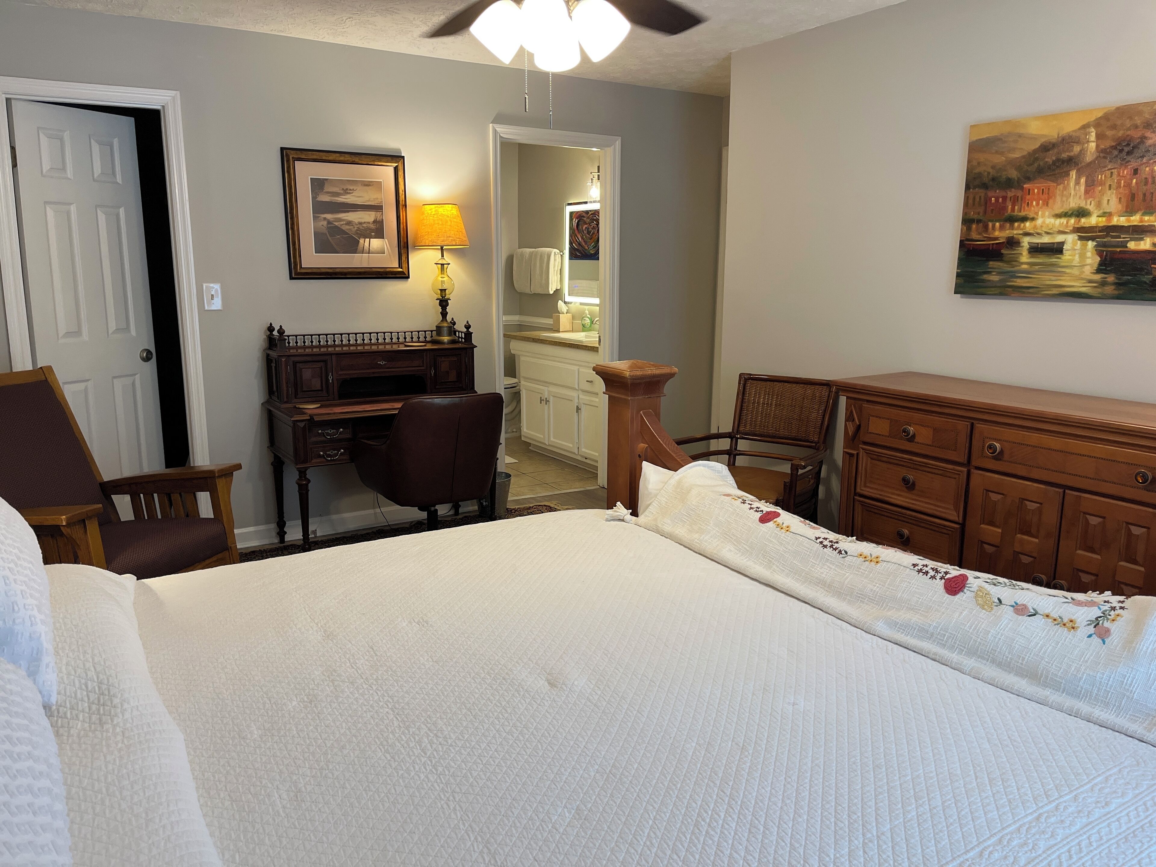 3 chambres, bureau, fer et planche à repasser, Wi-Fi gratuit