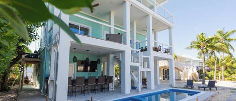 حمّام سباحة خارجي، حمّام سباحة مُدفَّأ