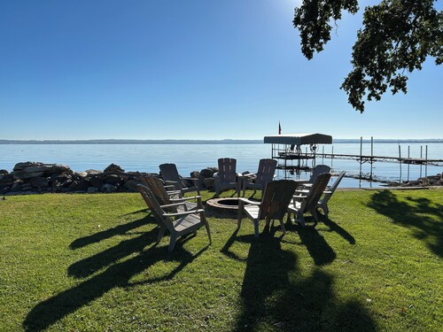 4-bedroom house in peaceful Fond du Lac with AC
Beautiful Lakefront property